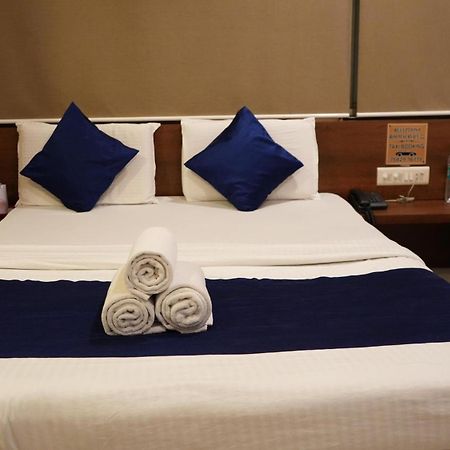 Hotel Satyug Ujjain Esterno foto