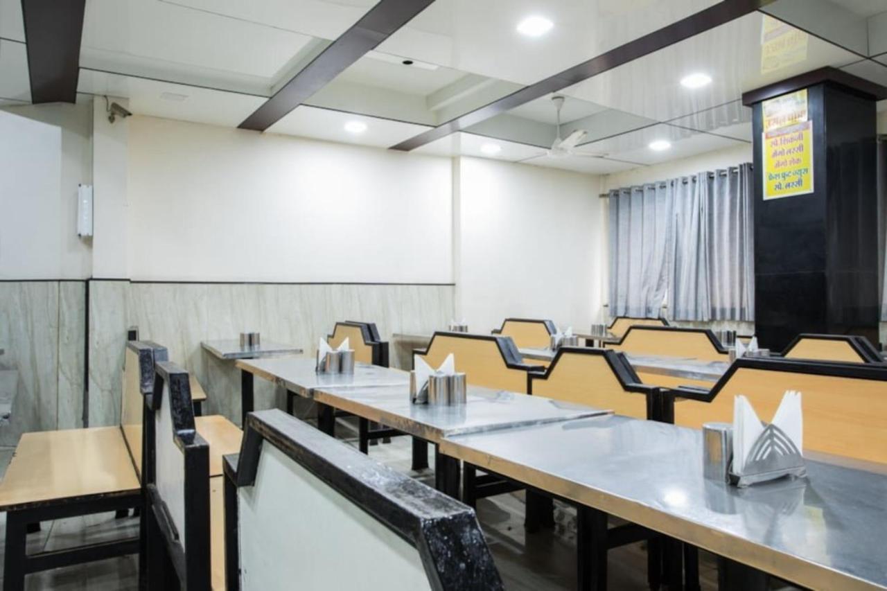 Hotel Satyug Ujjain Esterno foto