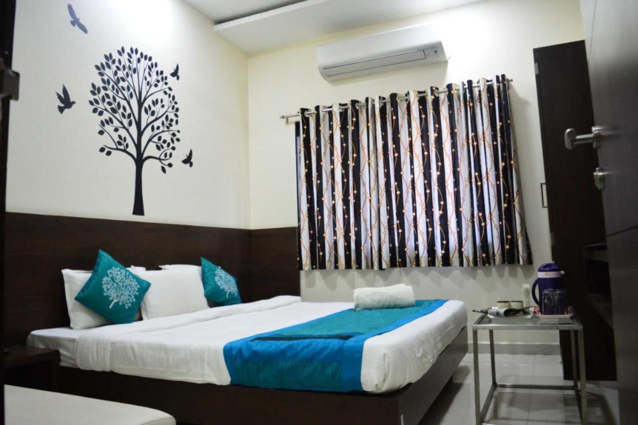 Hotel Satyug Ujjain Esterno foto