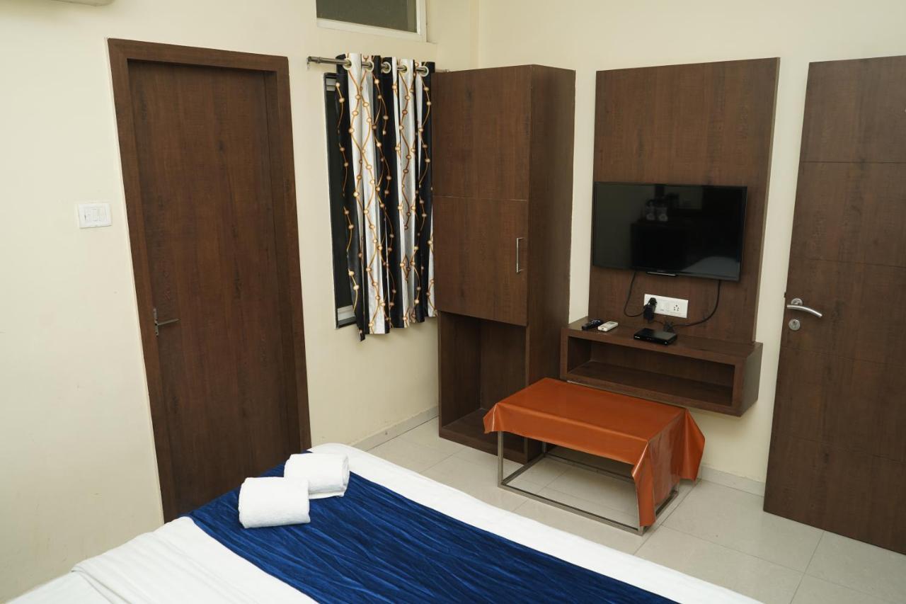 Hotel Satyug Ujjain Esterno foto