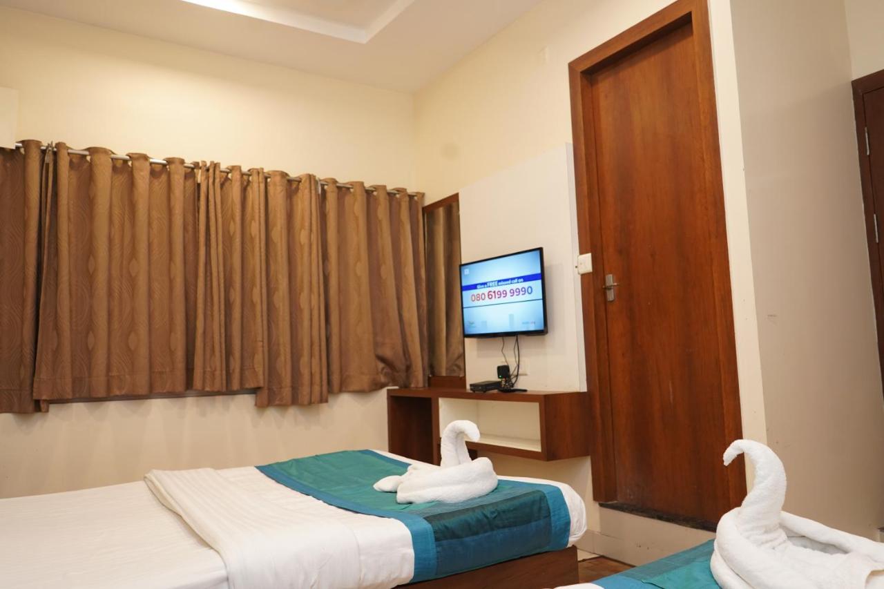 Hotel Satyug Ujjain Esterno foto