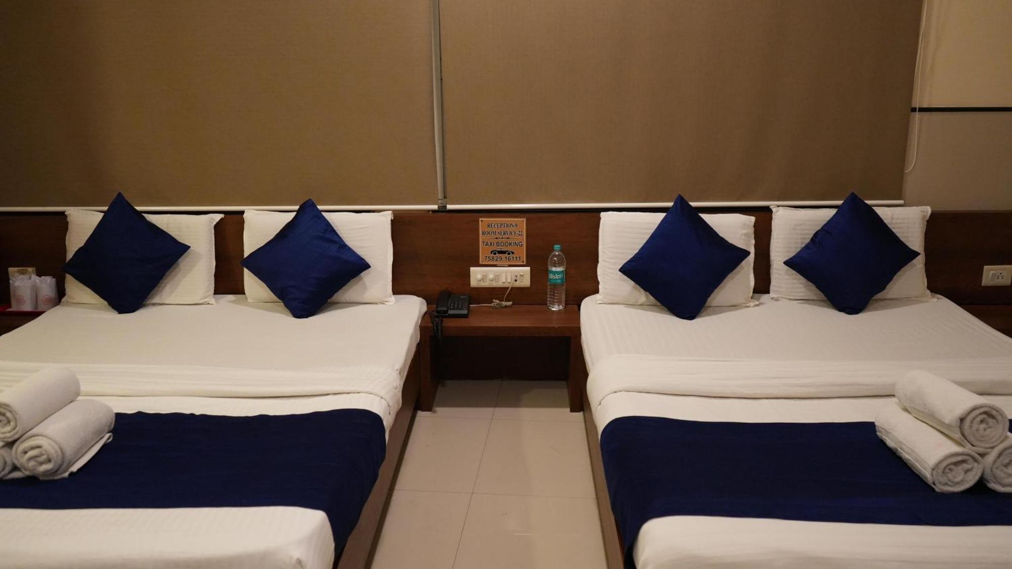 Hotel Satyug Ujjain Esterno foto