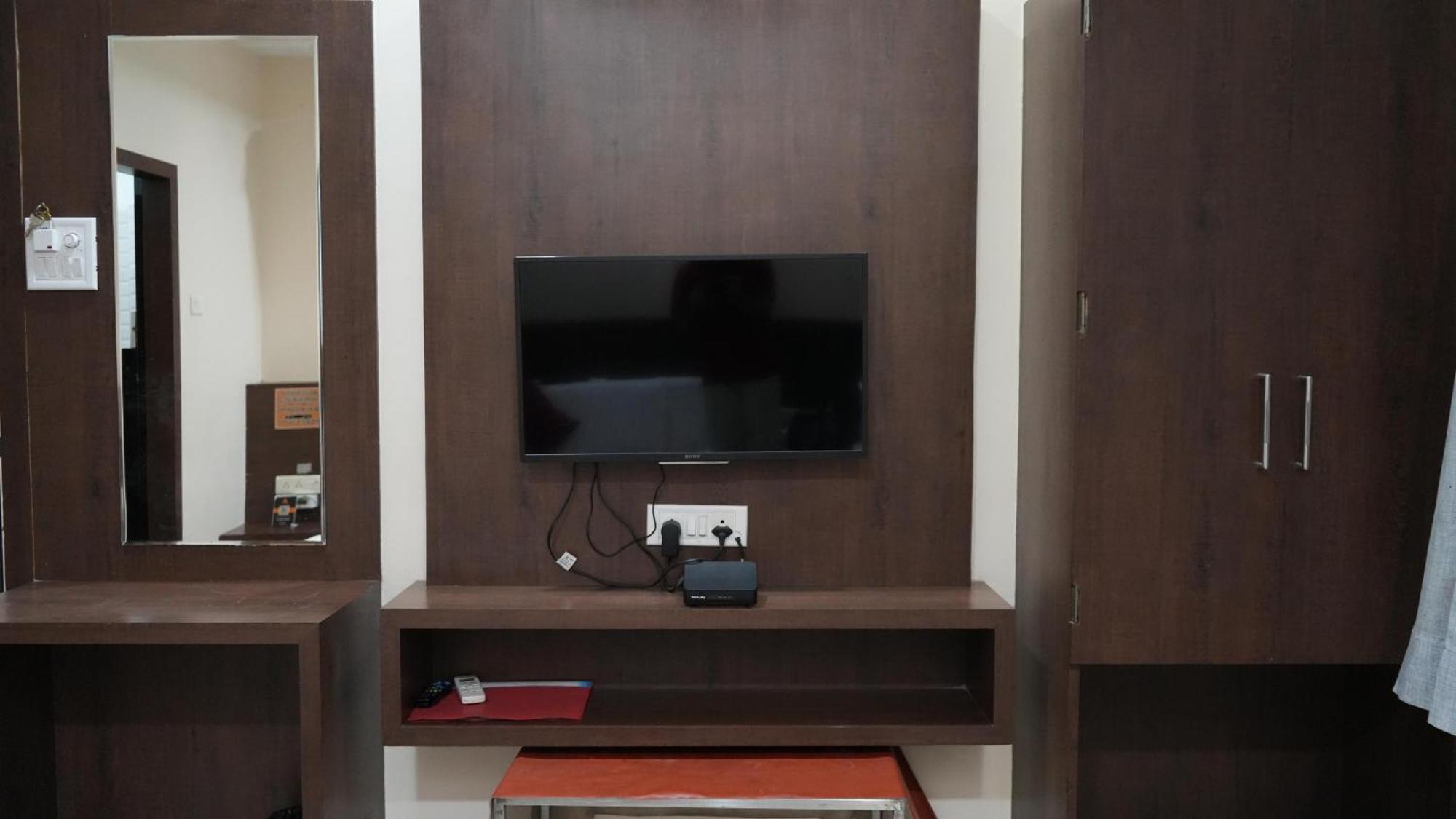 Hotel Satyug Ujjain Esterno foto