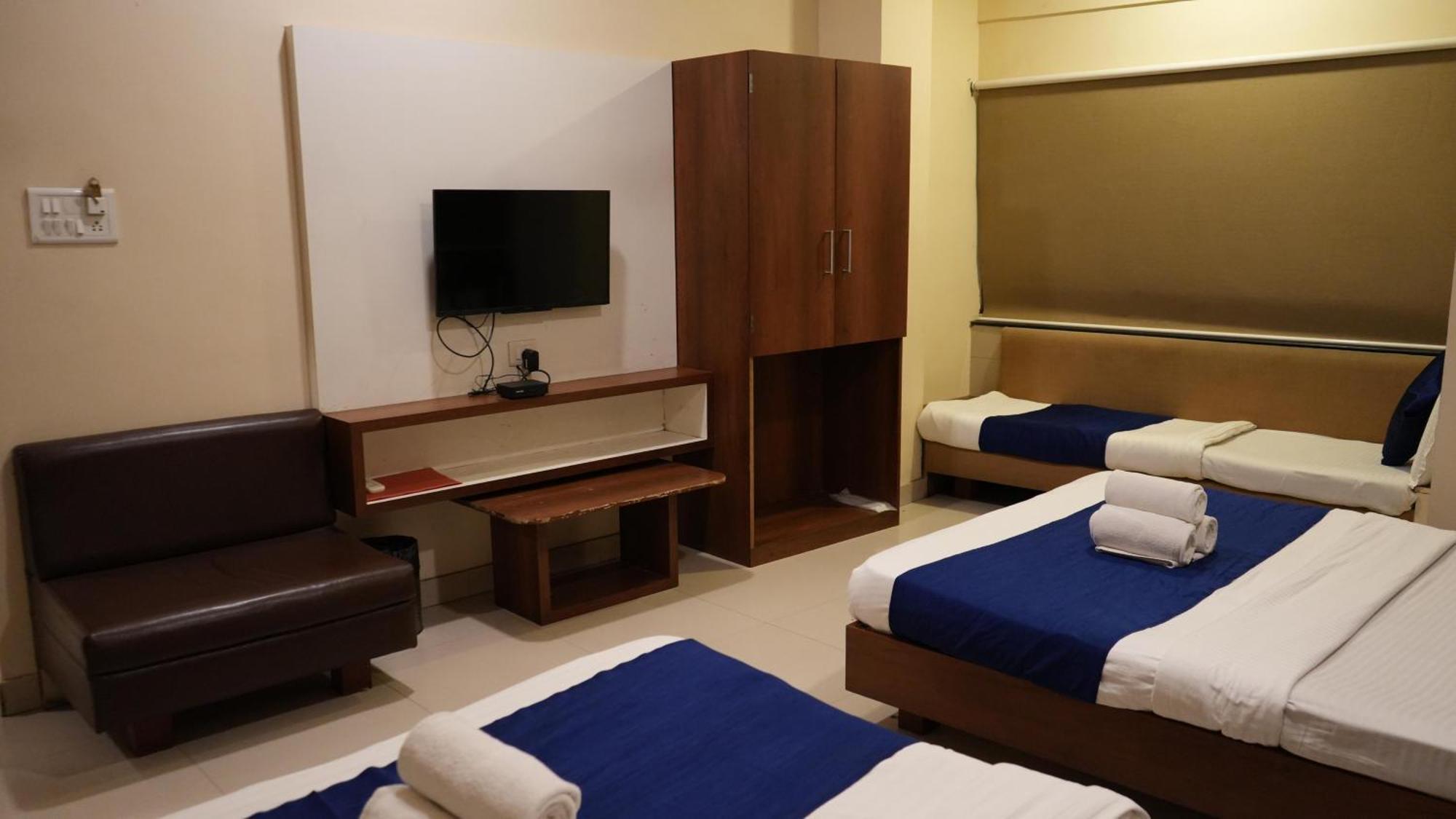 Hotel Satyug Ujjain Esterno foto