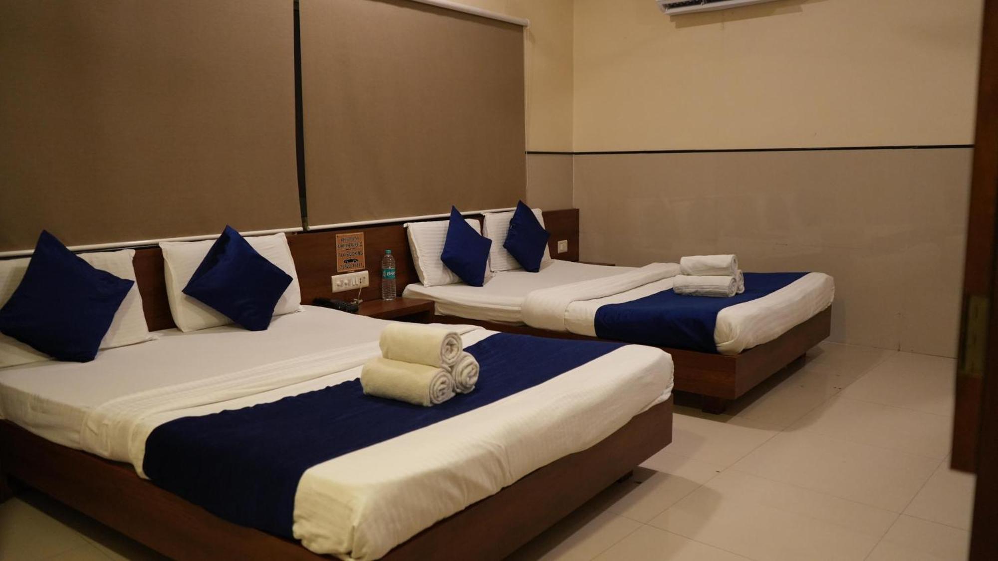 Hotel Satyug Ujjain Esterno foto