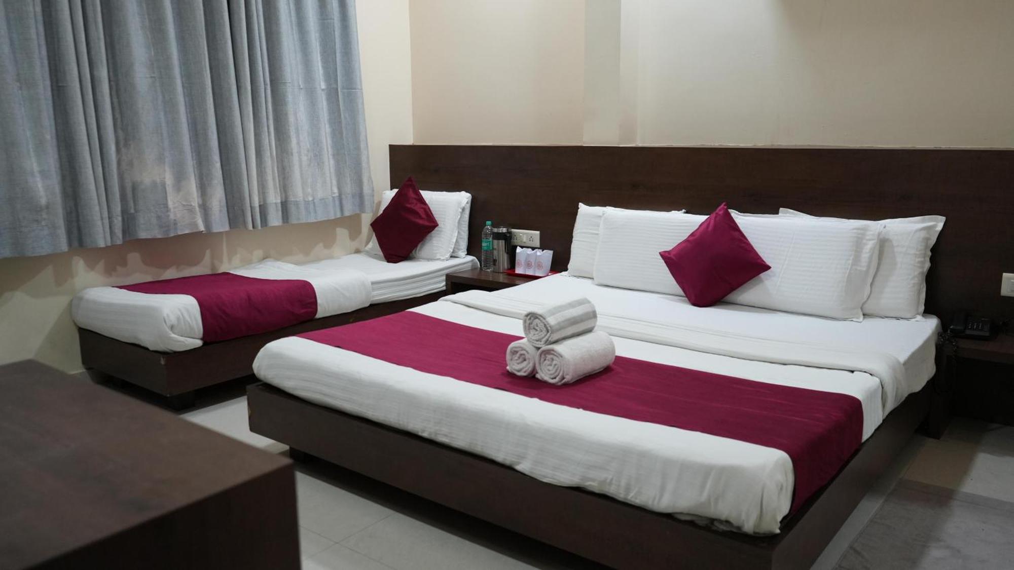 Hotel Satyug Ujjain Esterno foto