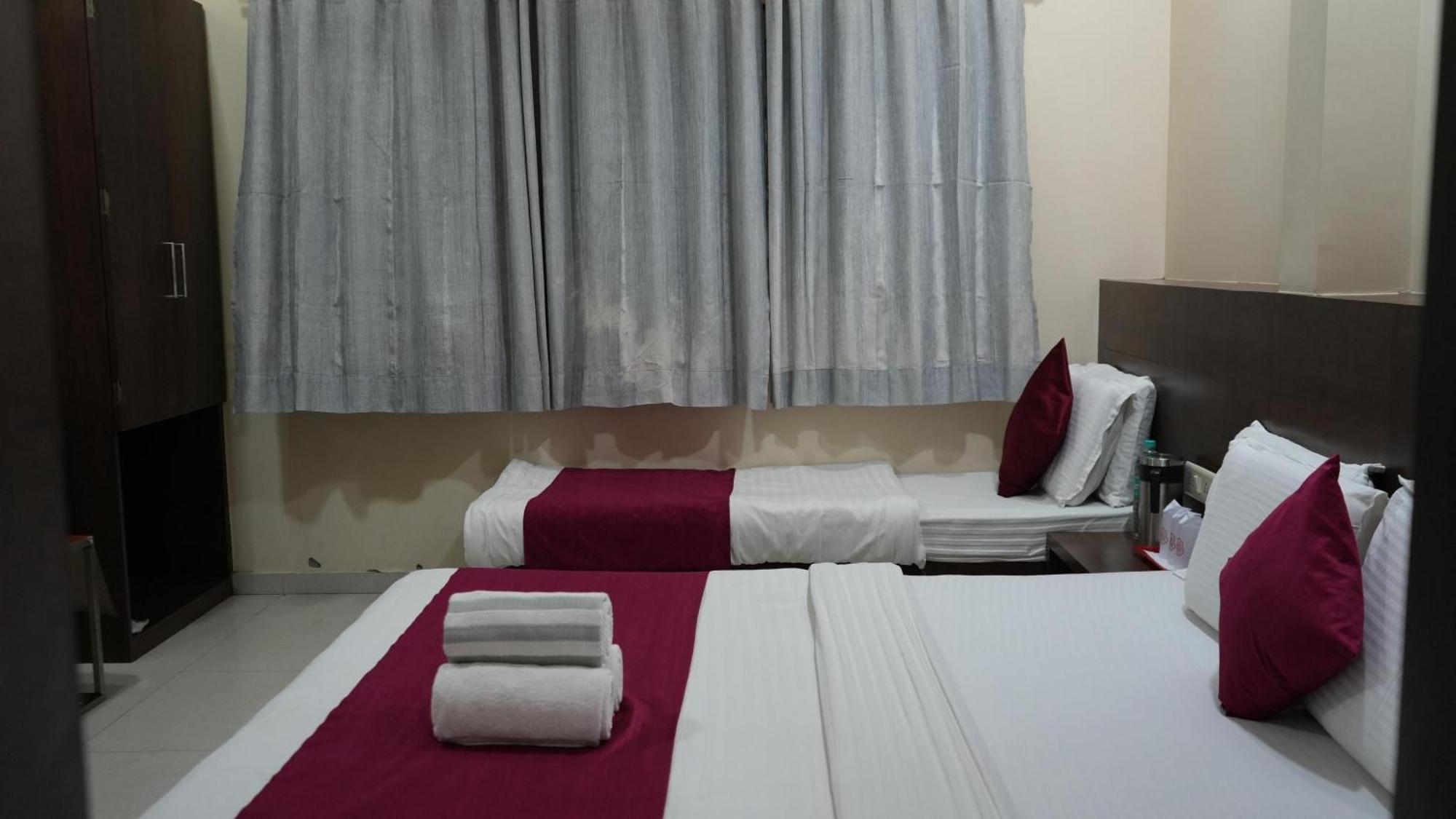 Hotel Satyug Ujjain Esterno foto
