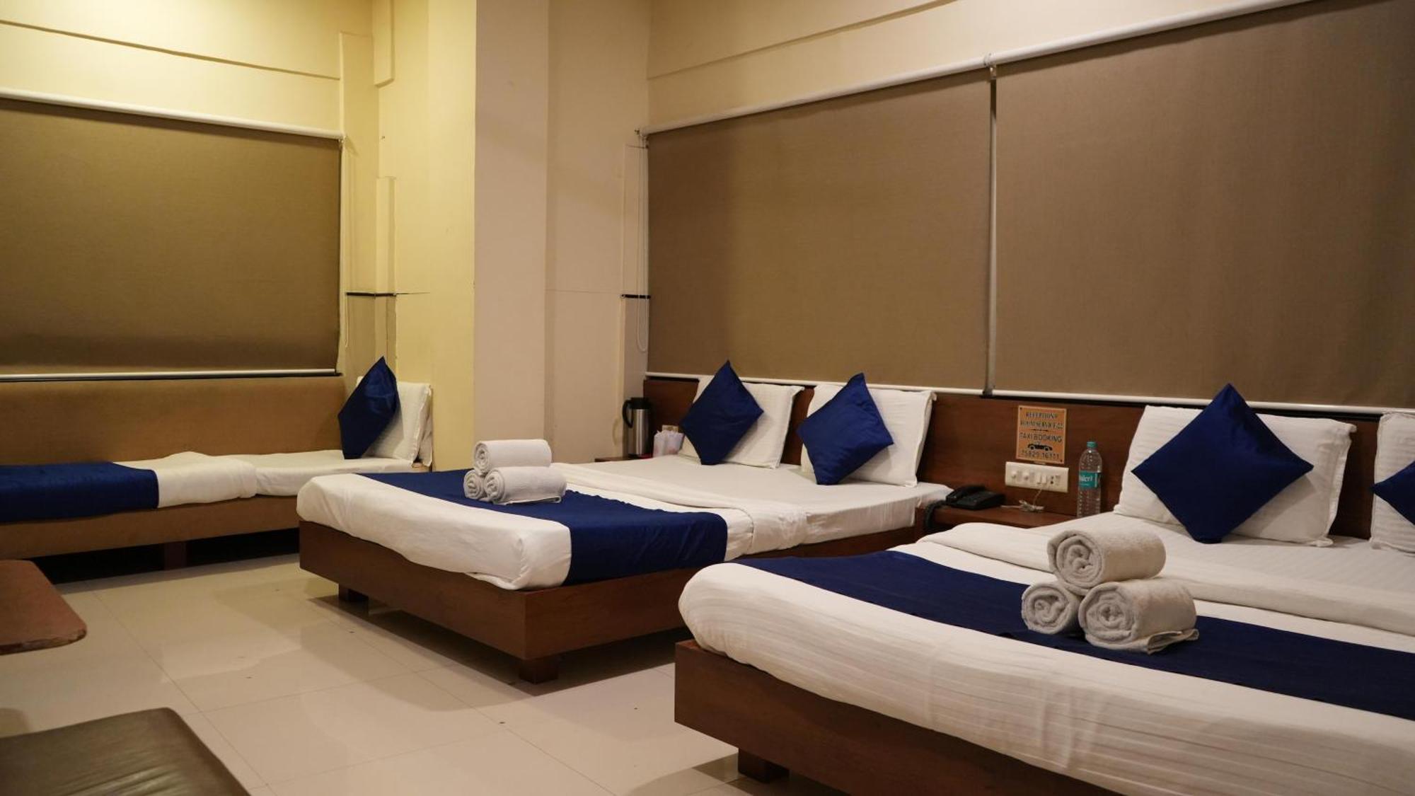 Hotel Satyug Ujjain Esterno foto