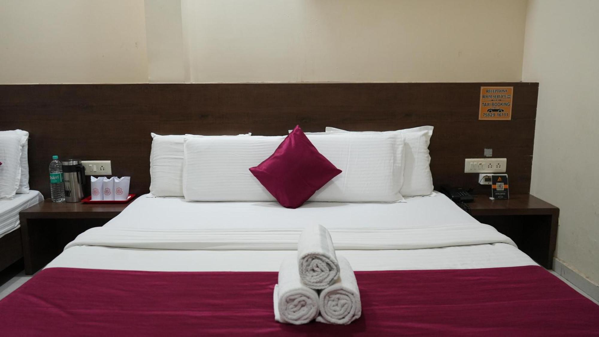 Hotel Satyug Ujjain Esterno foto